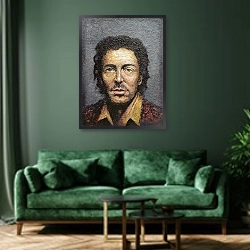 «Springsteen» в интерьере зеленой гостиной над диваном