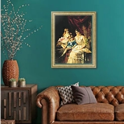 «Семейный портрет. 1882» в интерьере гостиной с зеленой стеной над диваном