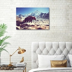 «Як в горах Непала» в интерьере современной спальни в белом цвете с золотыми деталями