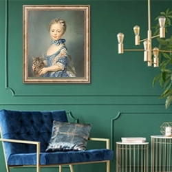 «Девочка с котенком» в интерьере в классическом стиле с зеленой стеной