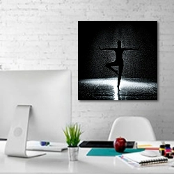 «Танцующая под дождем» в интерьере светлого офиса с кирпичными стенами