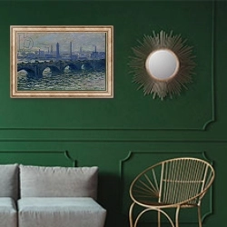 «Waterloo Bridge, 1902» в интерьере классической гостиной с зеленой стеной над диваном