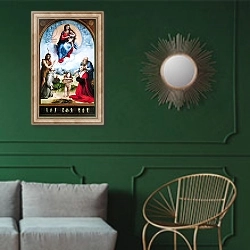 «The Foligno Madonna, c.1511-12» в интерьере классической гостиной с зеленой стеной над диваном