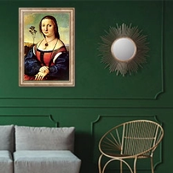 «Портрет Маддалены Дони [02], урожд. Строцци» в интерьере классической гостиной с зеленой стеной над диваном