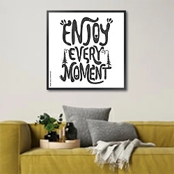 «Enjoy every moment» в интерьере в скандинавском стиле с желтым диваном
