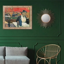 «Cafe at Arles, 1888» в интерьере классической гостиной с зеленой стеной над диваном