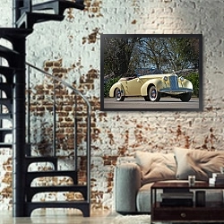 «Packard Eight Convertible Victoria by Darrin '1939» в интерьере двухярусной гостиной в стиле лофт с кирпичной стеной