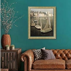 «Breton Port by Moonlight; Port Breton au Clair de Lune,» в интерьере гостиной с зеленой стеной над диваном