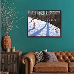 «Three Valleys skiing ,2018,» в интерьере гостиной с зеленой стеной над диваном