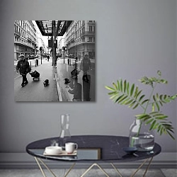«Франция. Лион. Отражение улицы» в интерьере современной гостиной в серых тонах