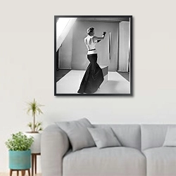 «История в черно-белых фото 304» в интерьере светлой гостиной в скандинавском стиле