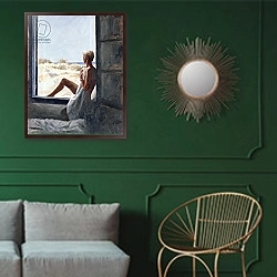 «Blue Sea Dream» в интерьере классической гостиной с зеленой стеной над диваном