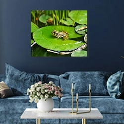 «Лягушка на листке кувшинки» в интерьере современной гостиной в синем цвете
