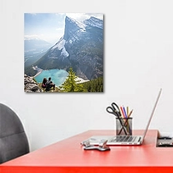 «Двое в горах» в интерьере офиса над рабочим местом сотрудника