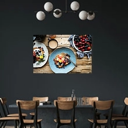«Завтрак из ягод» в интерьере столовой с черными стенами