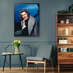 «Bergman, Ingrid 11» в интерьере гостиной в стиле ретро в серых тонах
