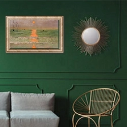 «Sunset, 1913» в интерьере классической гостиной с зеленой стеной над диваном