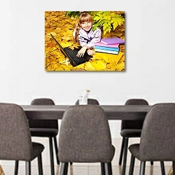 «Девочка в осенних листьях с ноутбуком» в интерьере переговорной комнаты в офисе