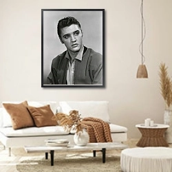 «Presley, Elvis 7» в интерьере светлой гостиной в стиле ретро