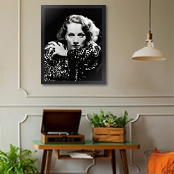 «Dietrich, Marlene (Shanghai Express) 6» в интерьере комнаты в стиле ретро с проигрывателем виниловых пластинок