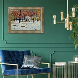 «Ранний снег 2» в интерьере классической гостиной с зеленой стеной над диваном