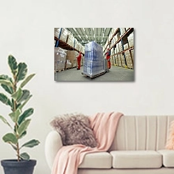 «Товарный склад» в интерьере современной светлой гостиной над диваном
