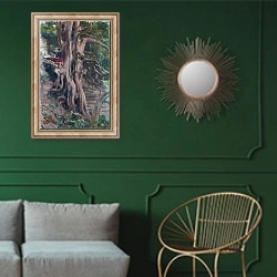 «Деревья в кливдене» в интерьере классической гостиной с зеленой стеной над диваном