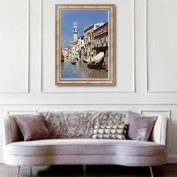 «Venetian Canal» в интерьере гостиной в классическом стиле над диваном
