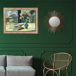 «Ваза с цветами на окне» в интерьере классической гостиной с зеленой стеной над диваном