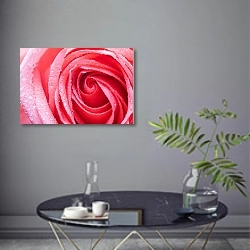 «Капли на красной розе №2» в интерьере современной гостиной в серых тонах