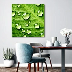 «Зеленый лист с каплями воды 8» в интерьере современной кухни над обеденным столом