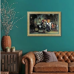 «Перед исповедью. 1877» в интерьере гостиной с зеленой стеной над диваном