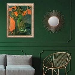 «Материнство» в интерьере классической гостиной с зеленой стеной над диваном