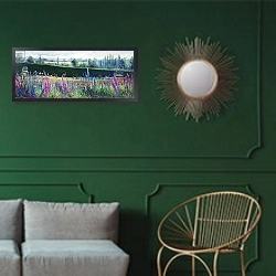 «Hoeing Against the Hedge» в интерьере классической гостиной с зеленой стеной над диваном