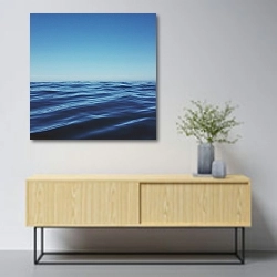 «Синие воды океана» в интерьере в скандинавском стиле над тумбой