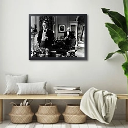 «Tracy, Spencer (Dr. Jekyll And Mr. Hyde) 2» в интерьере комнаты в стиле ретро с плетеными корзинами