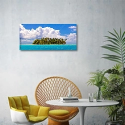 «Тропический остров в океане» в интерьере современной гостиной с желтым креслом