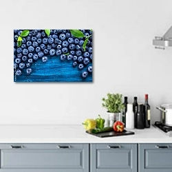 «Рассыпанная черника» в интерьере кухни в голубых тонах