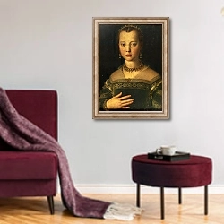 «Portrait of Maria de' Medici, 1551» в интерьере гостиной в бордовых тонах