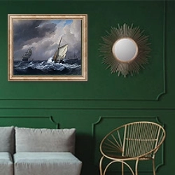 «Малый голландский корабль бейдевинд в сильный бриз» в интерьере классической гостиной с зеленой стеной над диваном