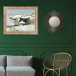 «Бретонская деревня в снегу» в интерьере классической гостиной с зеленой стеной над диваном