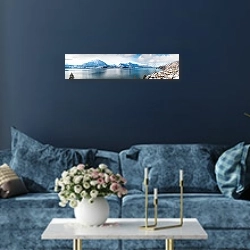 «Панорама озера Тун зимой» в интерьере стильной синей гостиной над диваном