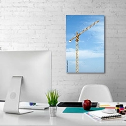 «Строительный кран на фоне голубого неба» в интерьере светлого офиса с кирпичными стенами