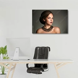 «Девушка с ожерельем и ретро-прической» в интерьере офиса над рабочим местом