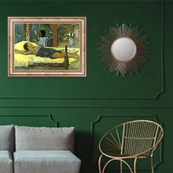 «Рождение Христа Сына Божьего (Te tamari no atua)» в интерьере классической гостиной с зеленой стеной над диваном