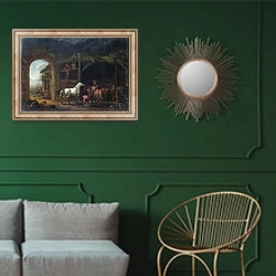 «Конюшня» в интерьере классической гостиной с зеленой стеной над диваном