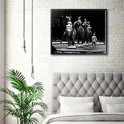 «История в черно-белых фото 618» в интерьере спальни в скандинавском стиле над кроватью