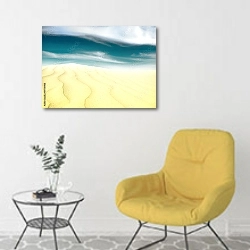 «Белые пески пустыни» в интерьере комнаты в скандинавском стиле с желтым креслом