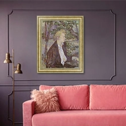 «Женщина в саду» в интерьере гостиной с розовым диваном