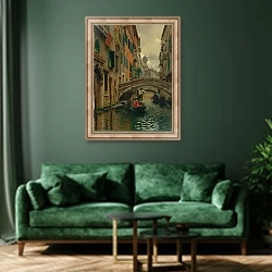 «A Quiet Canal, Venice» в интерьере зеленой гостиной над диваном